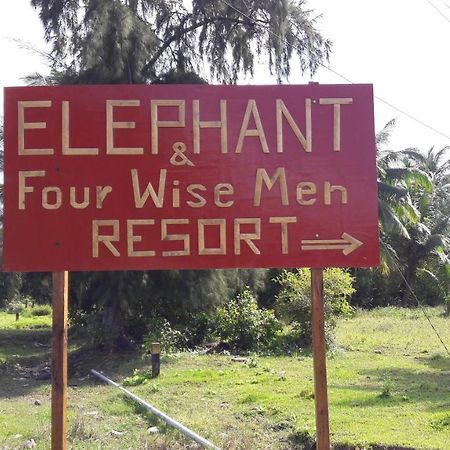 Elephant And Four Wise Men Resort Ram Nagar Eksteriør billede